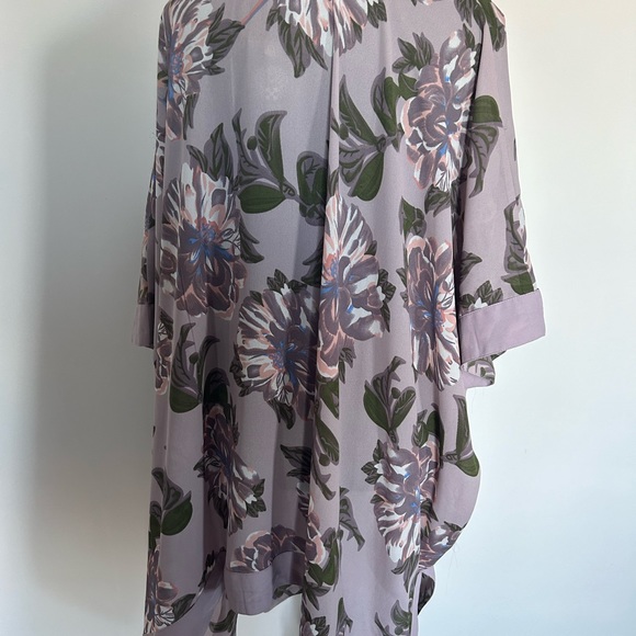 Vince Camuto Floral Sheer Kimono - Picture 5 of 5